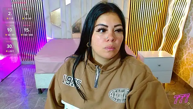 martinna tay online show from 24, 7, 2026