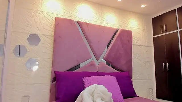 Charlotte Ice1 online show from 27, 11, 2025