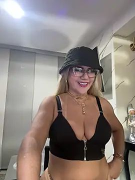 LARIANA RIVERA23 online show from 28, 6, 2026