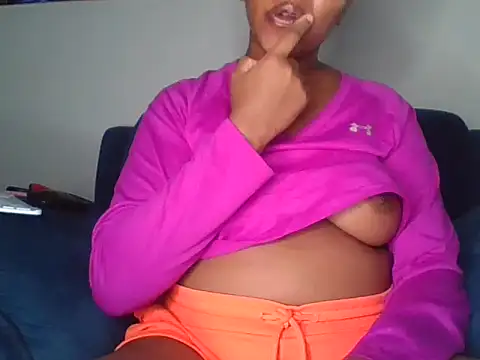 Snapshot of SquirtQueen222 chatting on 2, 4, 2026 SquirtQueen222 online show from 2, 4, 2026