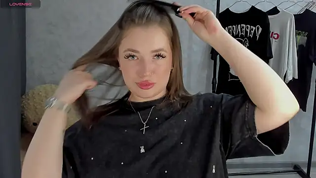 Diana twerk online show from 5, 5, 2026