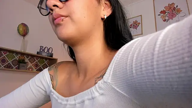 Aily Yozuko online show from 5, 2, 2025