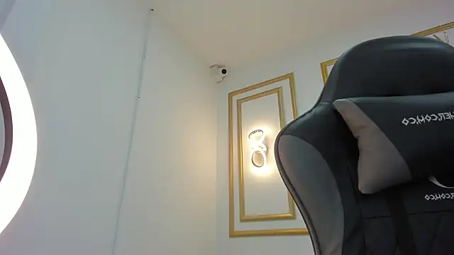 amor smith  online show from 13, 3, 2025