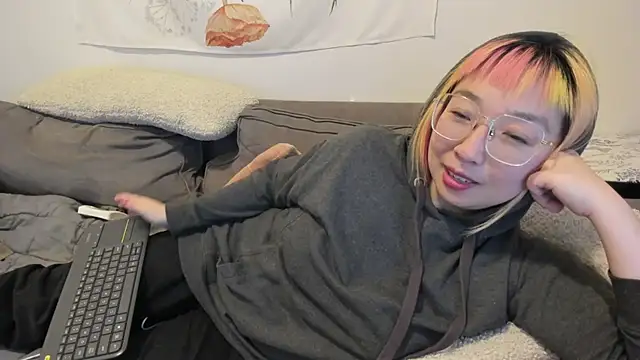 Snapshot of luxgray chatting on 4, 12, 2024 luxgray online show from 4, 12, 2024