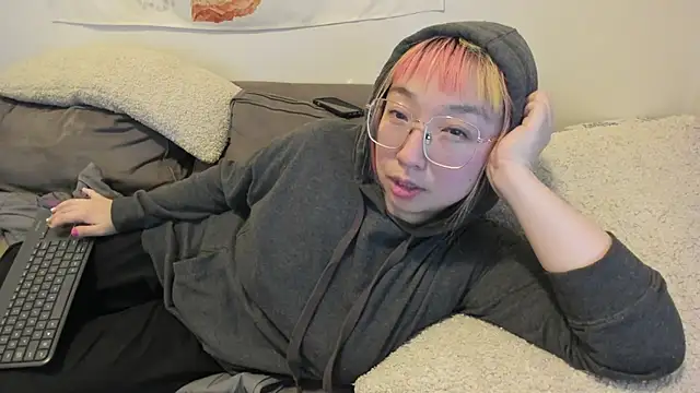 Snapshot of luxgray chatting on 5, 12, 2024 luxgray online show from 5, 12, 2024