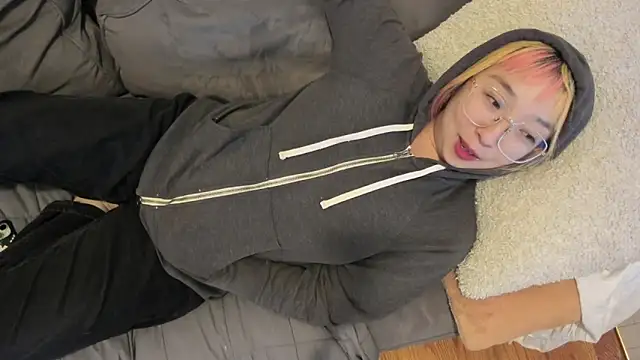 Snapshot of luxgray chatting on 10, 12, 2024 luxgray online show from 10, 12, 2024