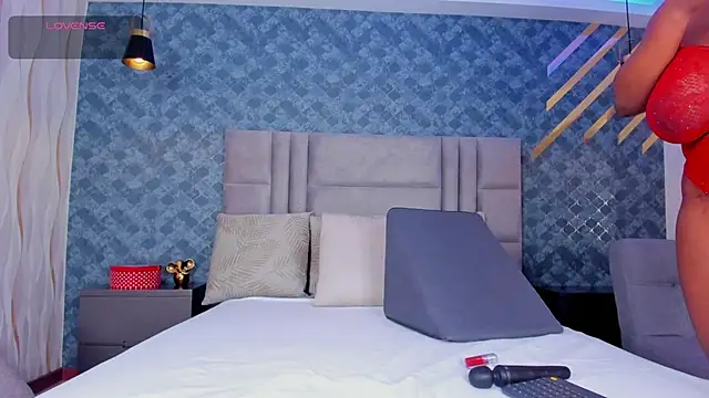 NiiaMoore online show from 11, 3, 2025