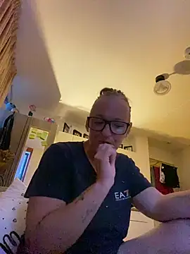 KikiDenhaag online show from 5, 7, 2026