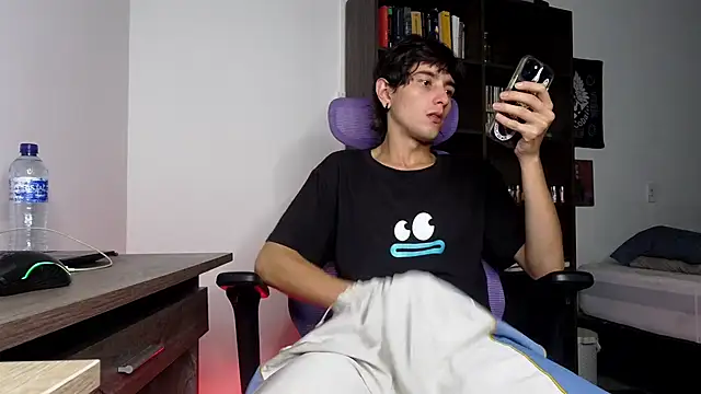 Snapshot of alex_connorr chatting on 18, 11, 2025 alex connorr online show from 18, 11, 2025