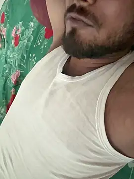 Snapshot of wildboy_simon chatting on 2, 4, 2026 wildboy simon online show from 2, 4, 2026