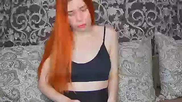 Snapshot of ElllaNuar chatting on 4, 12, 2025 ElllaNuar online show from 4, 12, 2025