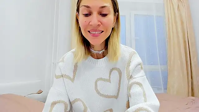 Mona Cruz online show from 4, 12, 2024