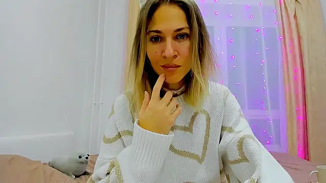 Mona Cruz online show from 14, 12, 2024