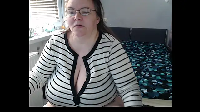Sweetboobs online show from 3, 5, 2026