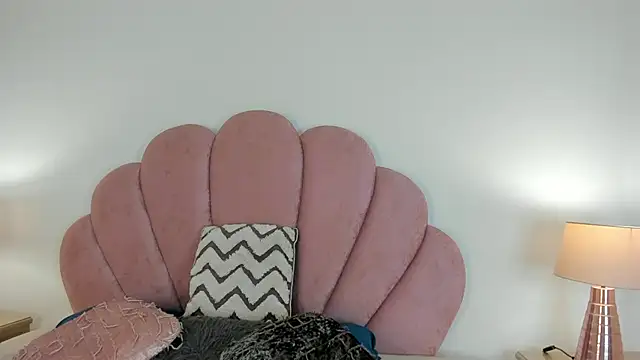 Nicole Paradise online show from 24, 11, 2025