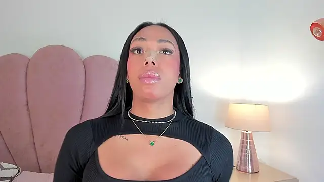 Nicole Paradise online show from 2, 12, 2025