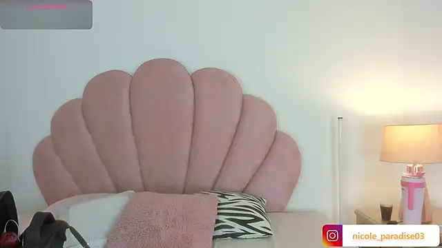 Nicole Paradise online show from 4, 7, 2026