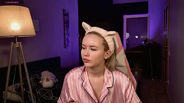 LexieLoree online show from 17, 3, 2025