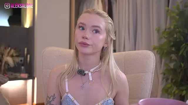 Snapshot of LexieLoree chatting on 25, 4, 2026 LexieLoree online show from 25, 4, 2026