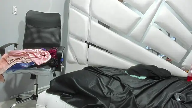 CooperEmma  online show from 8, 1, 2025