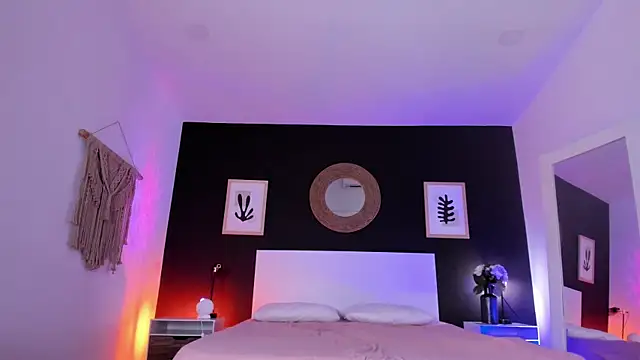 VioletPaket online show from 16, 9, 2025