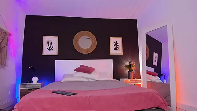 VioletPaket online show from 20, 9, 2025