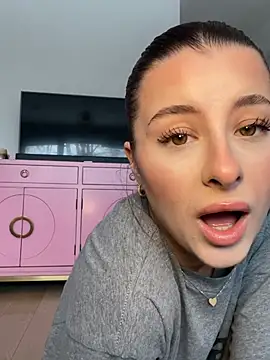 Mia-Minou online show from 2, 2, 2026