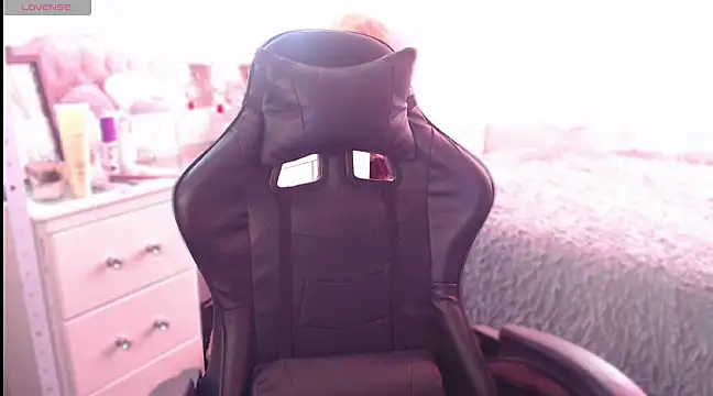 Snapshot of Beamber_ chatting on 16, 3, 2025 Beamber  online show from 16, 3, 2025