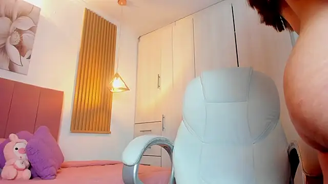 mia nevaeh online show from 26, 1, 2025