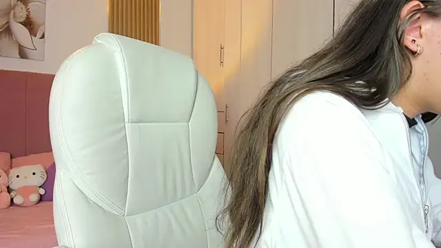 mia nevaeh online show from 7, 3, 2025