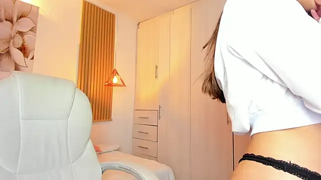 mia nevaeh online show from 8, 3, 2025