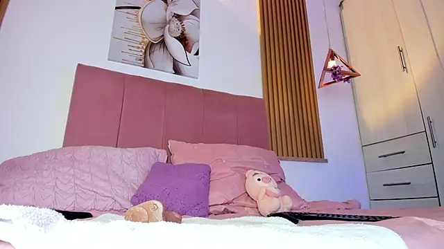 mia nevaeh online show from 9, 5, 2026