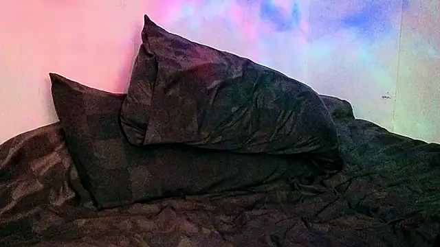 Snapshot of LuvNuk chatting on 20, 12, 2024 LuvNuk online show from 20, 12, 2024