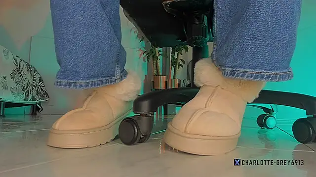 charlotte  grey online show from 21, 11, 2025