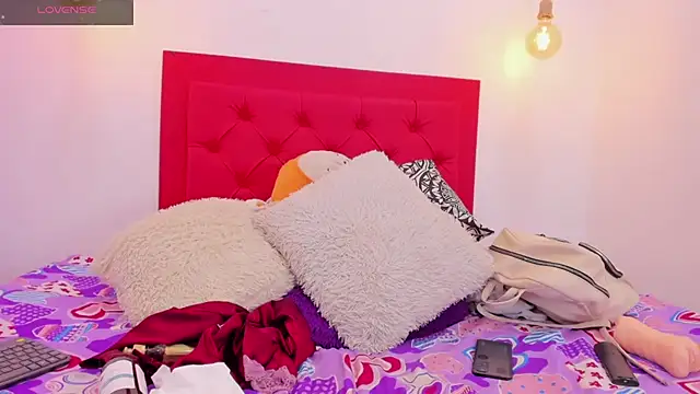 Mia thompson 19 online show from 27, 2, 2025