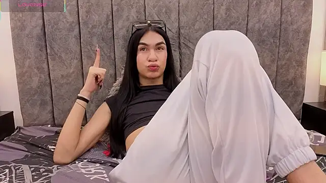 Mia thompson 19 online show from 12, 9, 2025