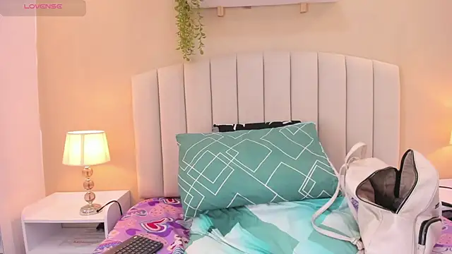 Mia thompson 19 online show from 9, 1, 2026