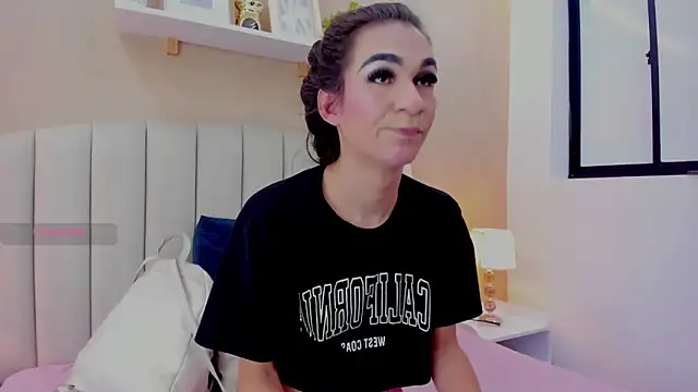 Mia thompson 19 online show from 1, 7, 2026