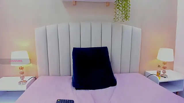 Mia thompson 19 online show from 3, 7, 2026