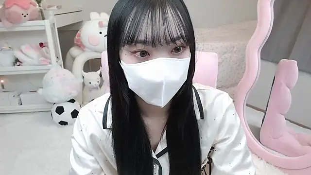 momo room online show from 12, 12, 2024