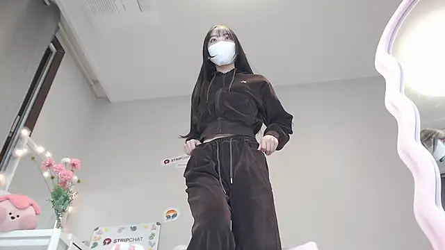 momo room online show from 20, 1, 2025