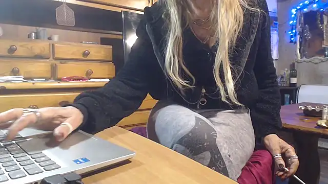 eva2023sexy online show from 18, 12, 2025