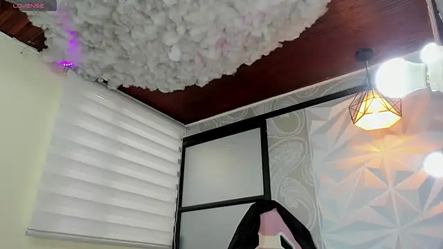 Snapshot of emilymiller_tcw chatting on 7, 3, 2025 emilymiller tcw online show from 7, 3, 2025