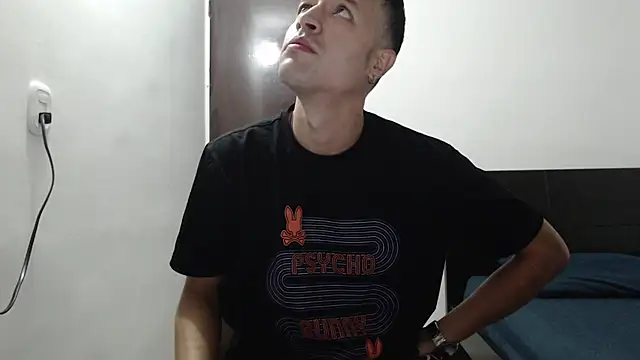 Snapshot of dimitriquiet05 chatting on 5, 1, 2025 dimitriquiet05 online show from 5, 1, 2025