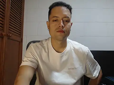 Snapshot of dimitriquiet05 chatting on 8, 4, 2026 dimitriquiet05 online show from 8, 4, 2026