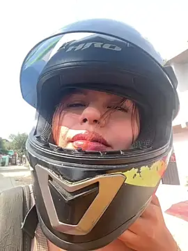 lalilamassu1 online show from 4, 2, 2025