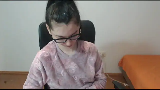 Snapshot of CuteJollie4U chatting on 4, 2, 2025 CuteJollie4U online show from 4, 2, 2025