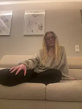 Snapshot of Curvyloveandhim chatting on 25, 7, 2026 Curvyloveandhim online show from 25, 7, 2026