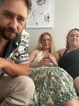 Snapshot of Curvyloveandhim chatting on 30, 7, 2026 Curvyloveandhim online show from 30, 7, 2026