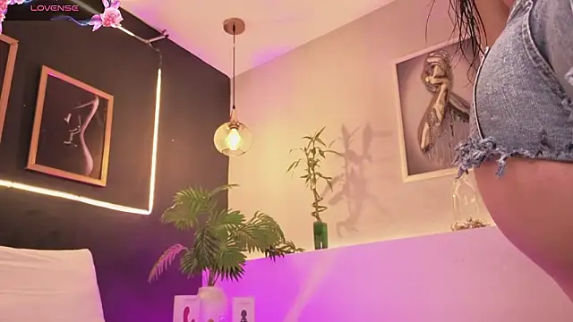 Snapshot of samanthaevanss1 chatting on 10, 2, 2026 samanthaevanss1 online show from 10, 2, 2026